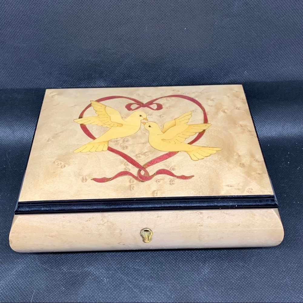 Jewelry box